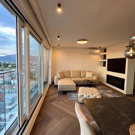 Apartment Touch The Sky *